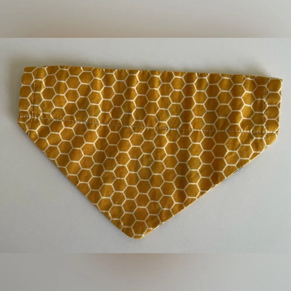 Good used condition. 6 dog bandanas with slit for collar for small dogs.